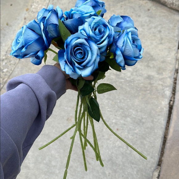 BLUE SILK ROSES - Picture 2 of 2